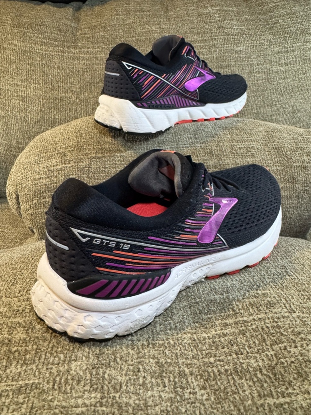 Brooks Adrenaline GTS 19 Women’s Running Shoes Black Purple and Coral Size 9 - Picture 10 of 11